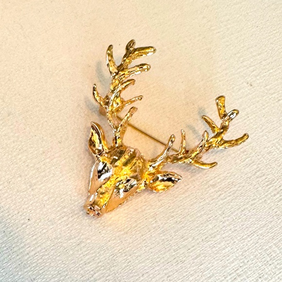 ๐ต 3/ $15 - Reindeer Golden Holiday Pin - Picture 5 of 8